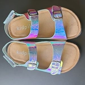 NWOT Kidpik Iridescent Crackle Sandal girls size 10